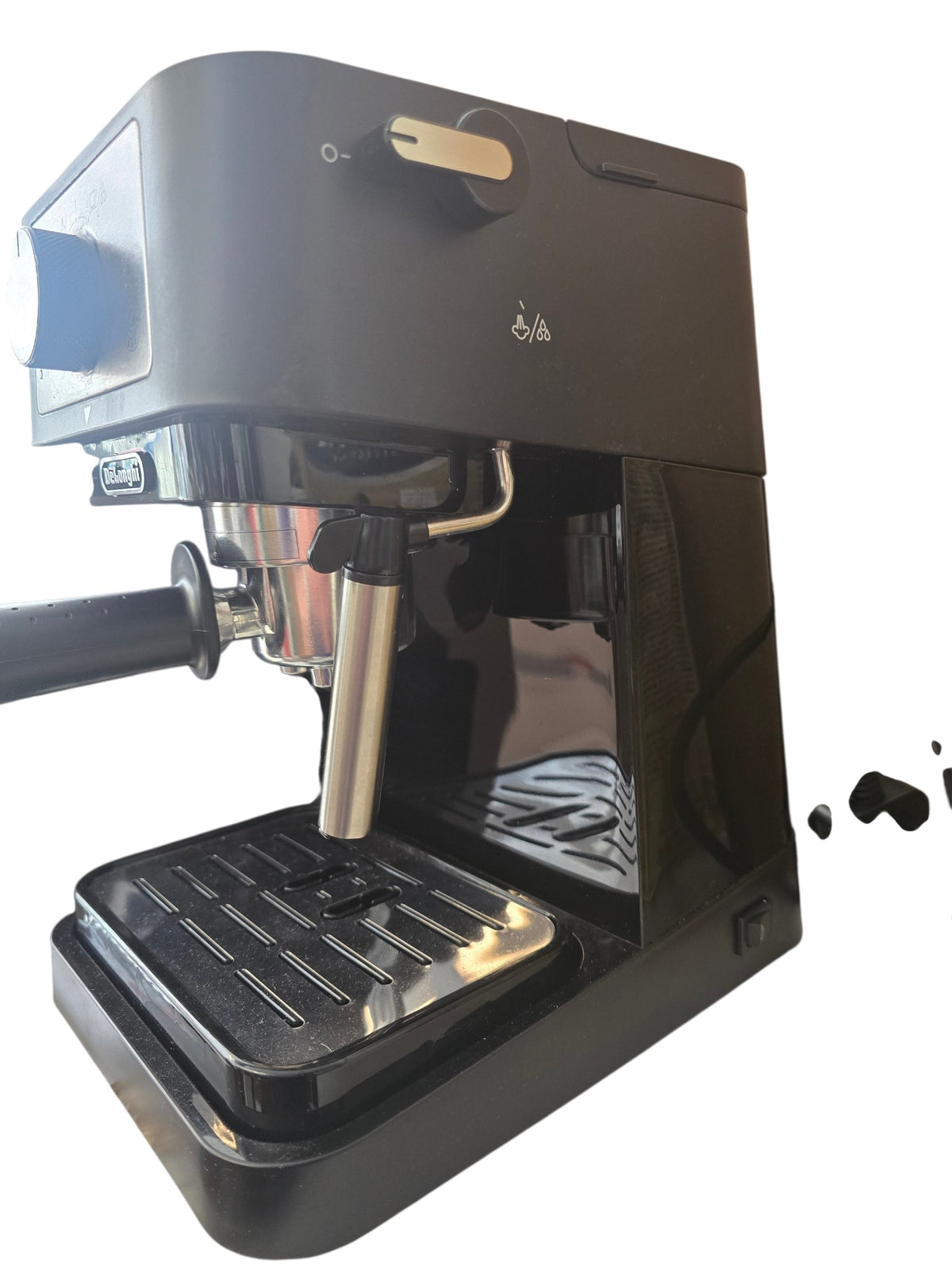 Caffe D'Italia UK - CoffeHome DeLonghi black pump espresso machine with integrated milk frother and drip tray