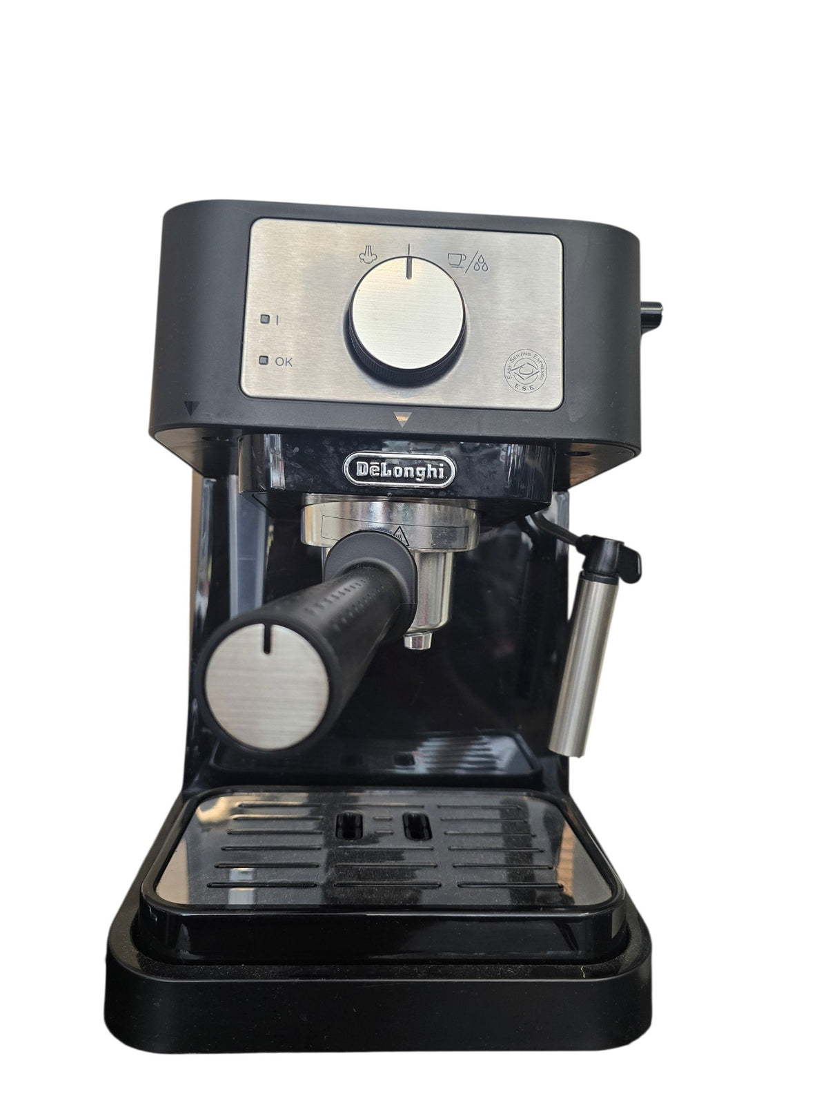 Caffe D'Italia UK - CoffeHome DeLonghi traditional pump espresso machine in black with a stainless steel control panel